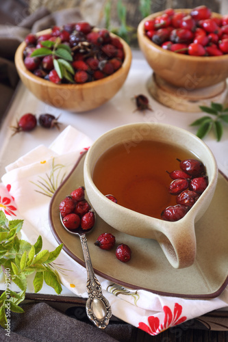 Rose hip tea, fresh and dried berries