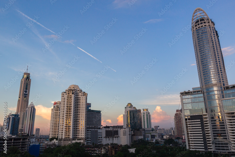 Fototapeta premium 夕暮れ・景色・都会