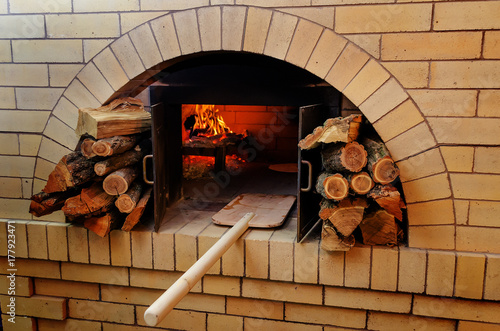 Obraz na płótnie Traditional Pizza oven, burning wood and flames in fireplace. Arabic Bread Oven. Fresh and crunchy home made bread w salonie