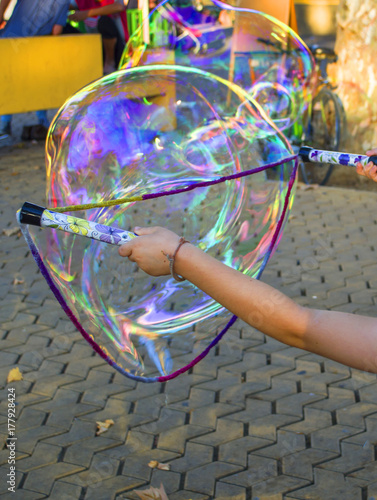 Pompa de jabón. Soap bubble photo