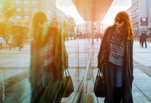 Εκτύπωση καμβά Woman walking on street and looking at shopping window