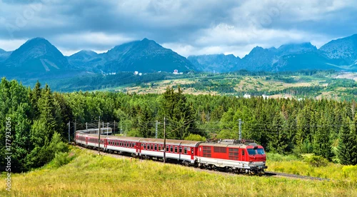 Obraz Passenger train in the High Tatra Mountains, Slovakia