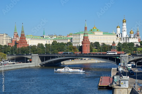Autumn view of the Kremlin, Big Stone bridge and the Moskva-river, Moscow, Russia