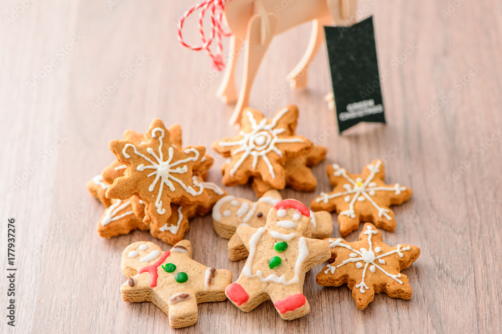 Christmas food. Gingerbread man and gingerbread star cookies in
Christmas setting. Xmas dessert Christmas food. Gingerbread man and gingerbread star cookies in
Christmas setting. Xmas dessert