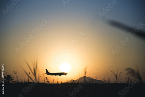 Aterrizaje avión atardecer © pabloalonsodiego