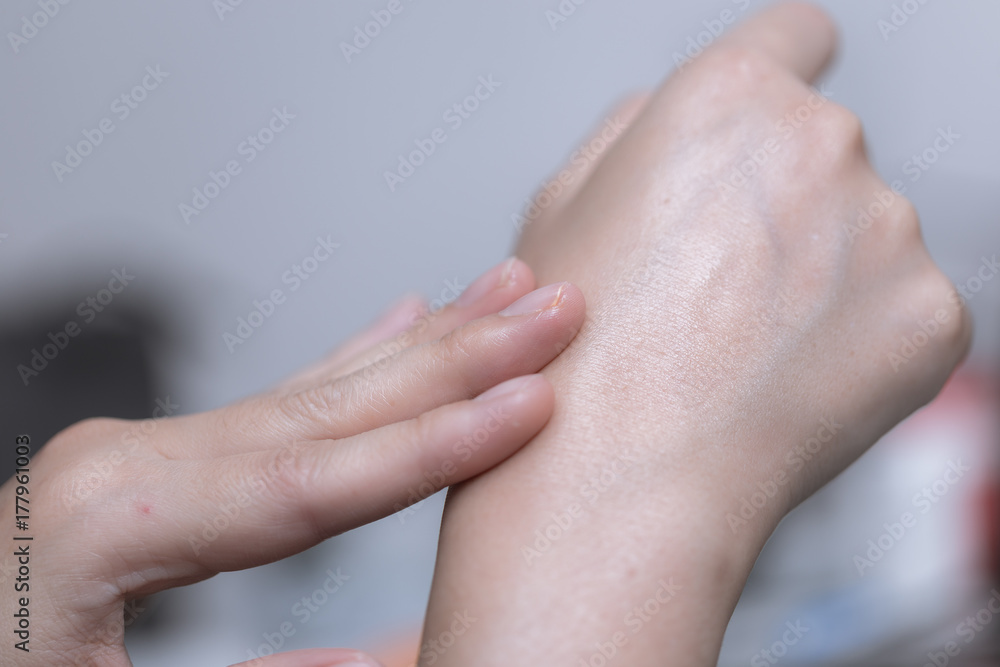 Fototapeta premium Young woman is injury from office syndrome symptom