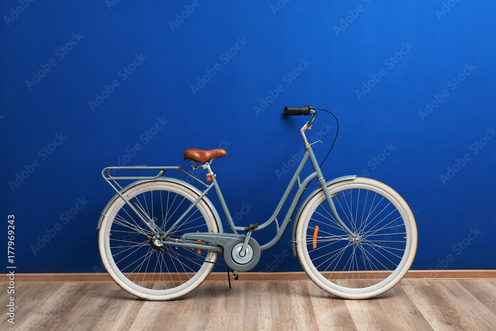 Fototapeta premium Retro bicycle near blue wall