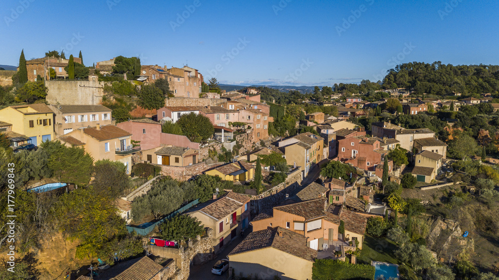 Obraz premium Roussillon village, built from a red sandstone