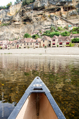 kayaking in dordogne river photo