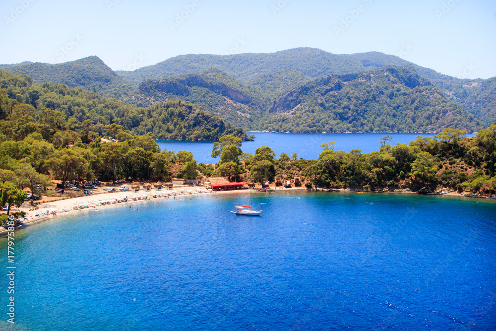 Fototapeta premium Beautiful beach with yacht