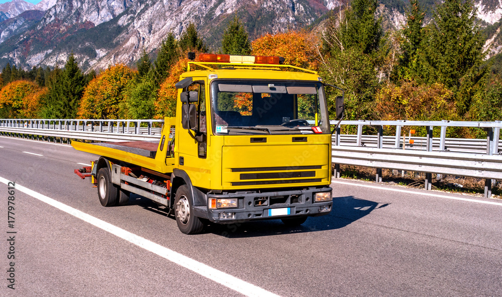 Obraz premium Car tow truck in a hurry to help. Austria.