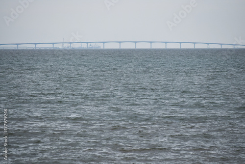 Le pont de l'île de Ré vu depuis la pointe de l'Aiguillon, Vendée