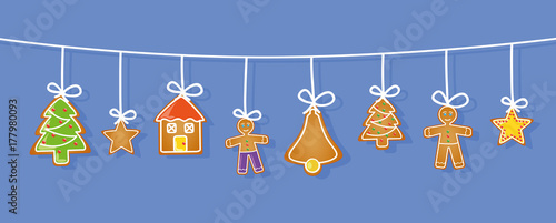 weihnachtsplätzchen hängen an bändern