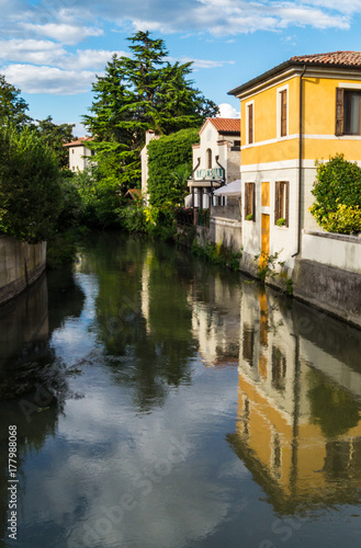 fiume città