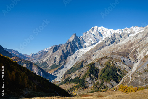 View of mountain peaks, of the Mont Blanc massif and coniferous forests in autumn, Val Ferret, Aosta valley, Italy © Stefano Benanti