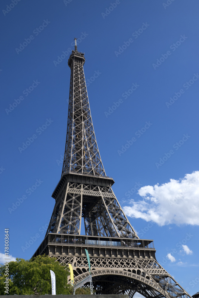 Tour Eiffel depuis les quais de Seine