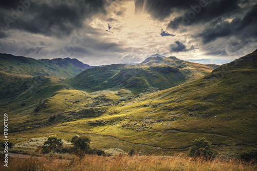 Obraz na plátně Peaks of Snowdonia Hills in Autumnal Colours