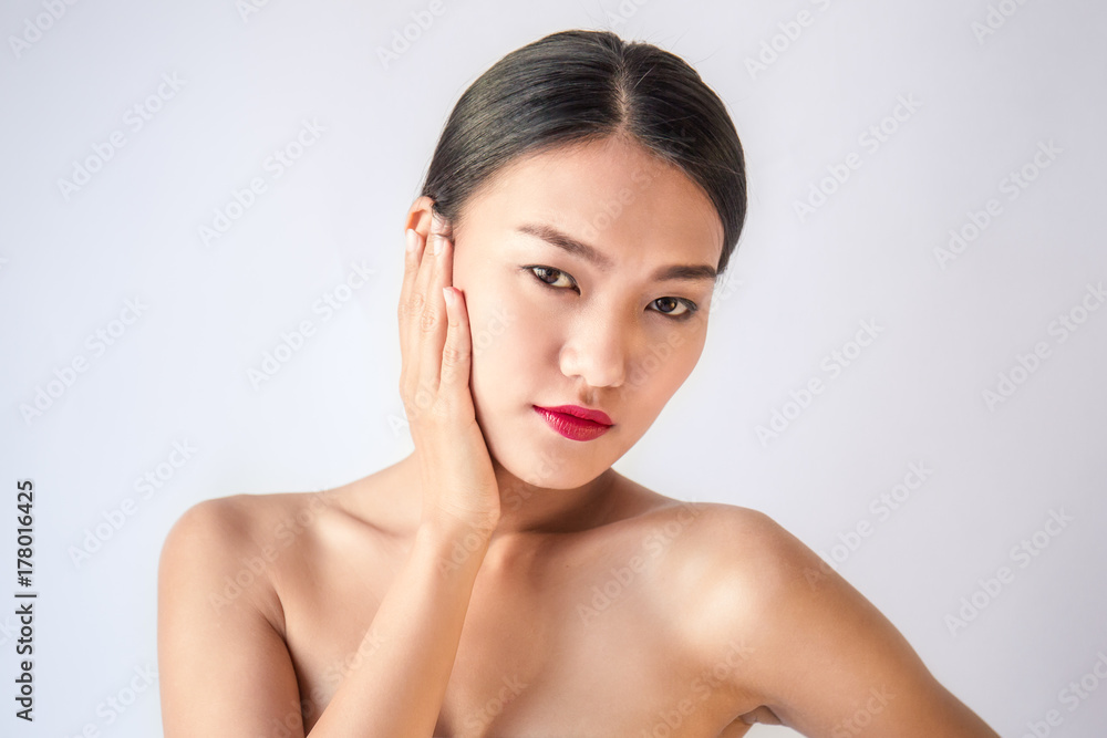 Φωτογραφία Beauty portrait of young asian woman isolated on white background