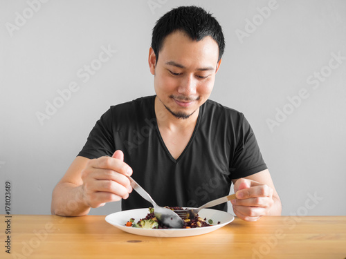 Bild auf Leinwand Man eats healthy food.