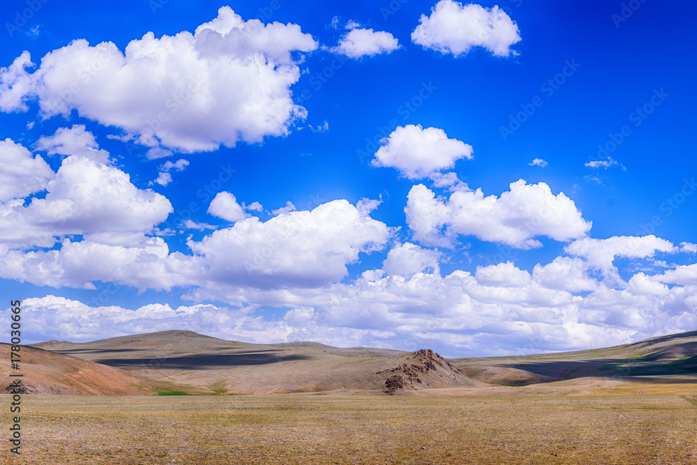 Fototapeta premium Beautiful mountains landscape with lake in summer 