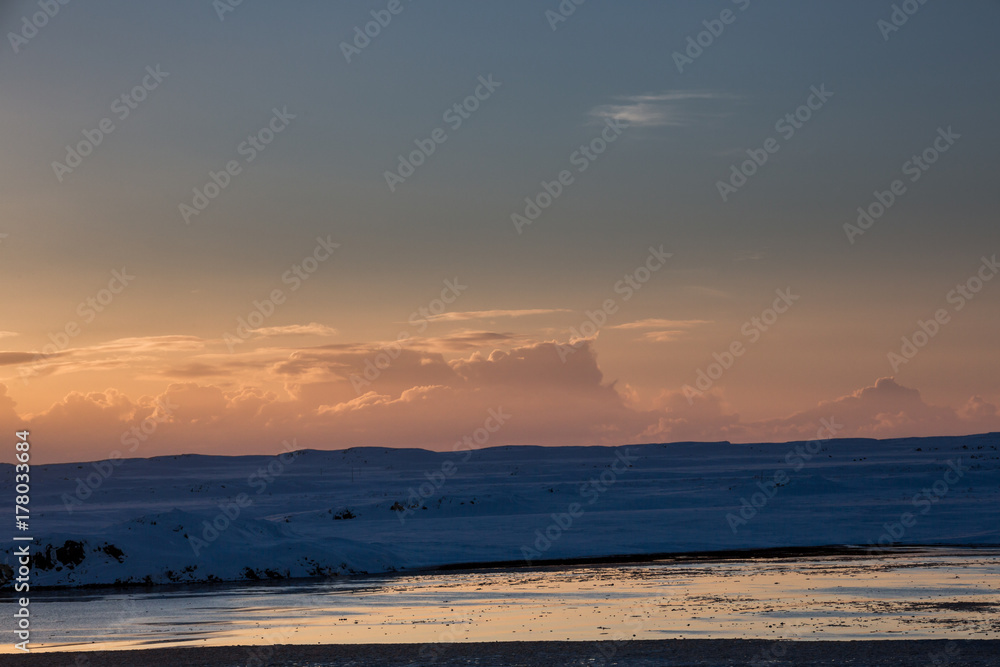 Fluss im Licht des Sonnenuntergangs - Island - Nordatlantik Fluss im Licht des Sonnenuntergangs - Island - Nordatlantik