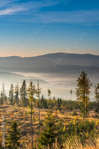Fototapeta Naklejka Na Ścianę i Meble -  View over valley in high Tatra mountains with autumn morning fog