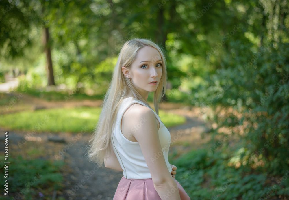 Outdoors portrait of beautiful young woman in the park. Selective focus. Outdoors portrait of beautiful young woman in the park. Selective focus.
