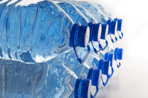 Wasserkanister Vorrat