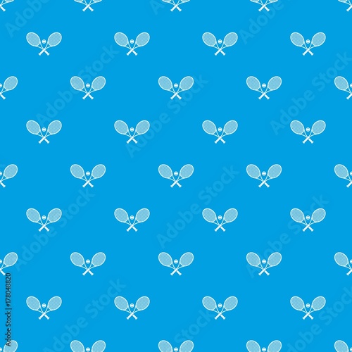 Crossed tennis rackets and ball pattern seamless blue