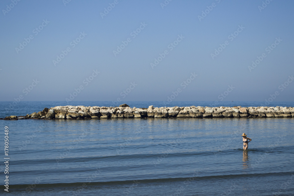Mujer en la playa de Pedregalejo. Woman in the Pedregalejo beach. Málaga