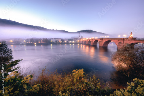 Heidelberg - Alte Br  cke mit Nebel