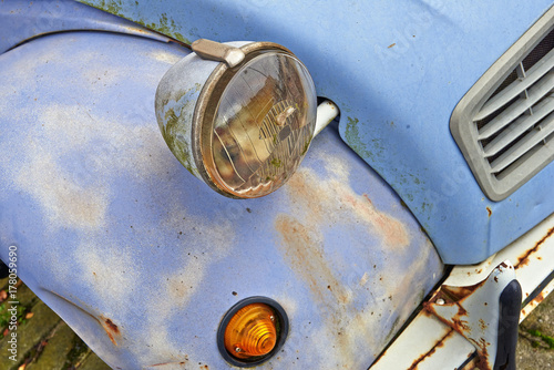 Slika na platnu Old and vintage iconic French car - detail