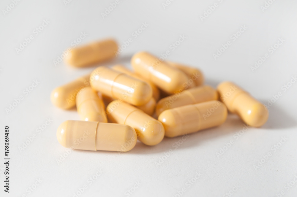médicaments sur fond blanc médicaments sur fond blanc