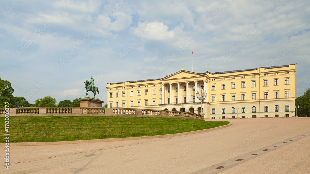 royal palace in the city of oslo