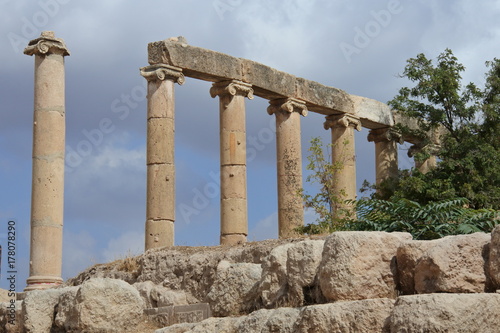 Säulenreihe im antiken Gerasa in Jordanien