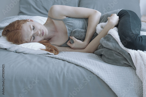 Foto Skinny teenage girl in depression