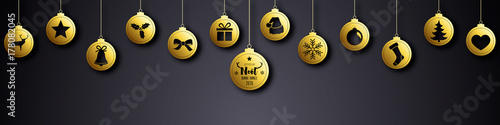 Boules de Noël dorées suspendues sur fond noir 