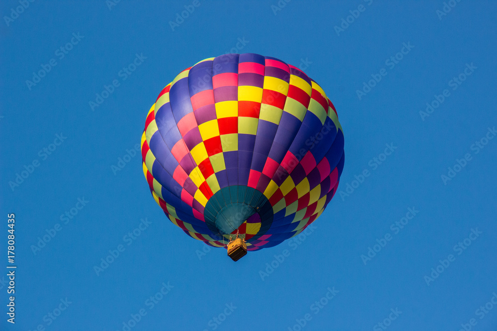 Naklejka premium Hot air balloon 8
