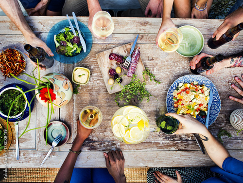 Canvas Print Friends having a summer party