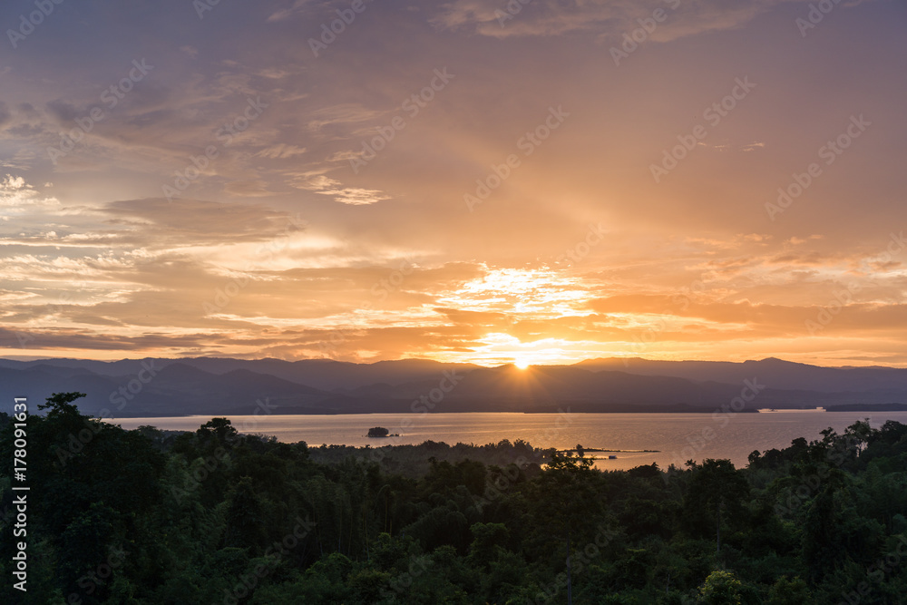 Obraz premium Sunset Sky in the mountain