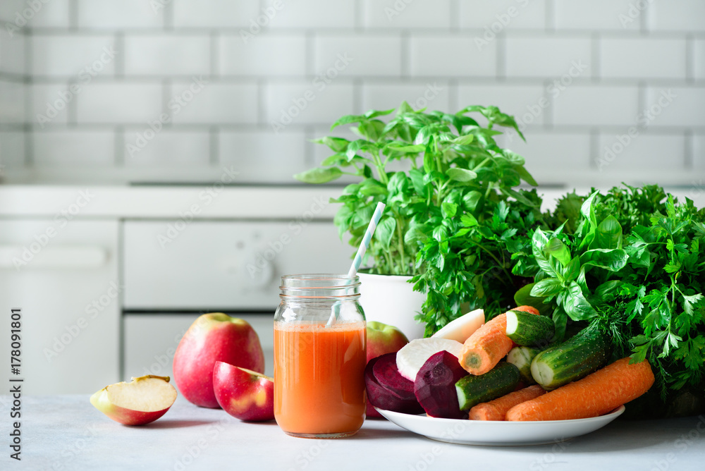 Fresh juice or smoothie, fruits and vegetable - apples, carrot, beet, celery, cucumber, greens, herbs. Vegetarian, raw food concept, clean eating, detox Fresh juice or smoothie, fruits and vegetable - apples, carrot, beet, celery, cucumber, greens, herbs. Vegetarian, raw food concept, clean eating, detox