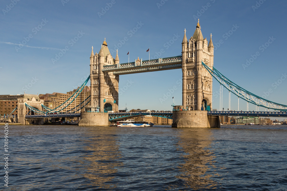 Obraz premium Tower Bridge in London with blue sky and reflections in the river Thames.