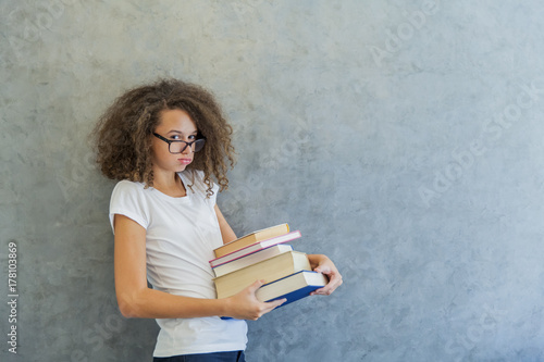 Curly hair teen girl with g...