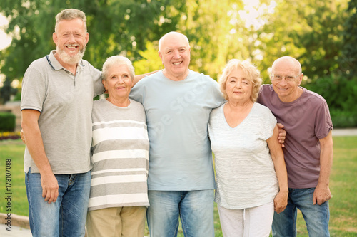 Group of elderly people res...