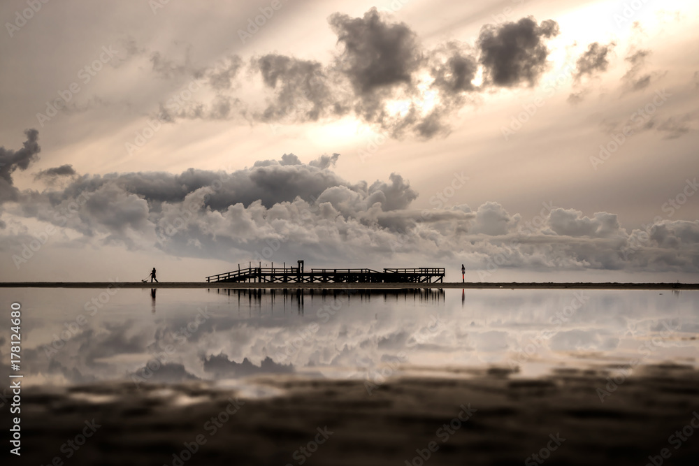 Dramatic reflection Dramatic reflection