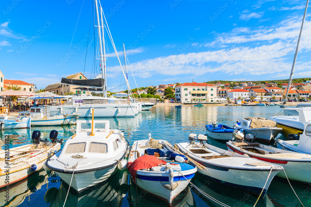 Obraz premium Fishing boats mooring in beautiful Primosten port, Dalmatia, Croatia