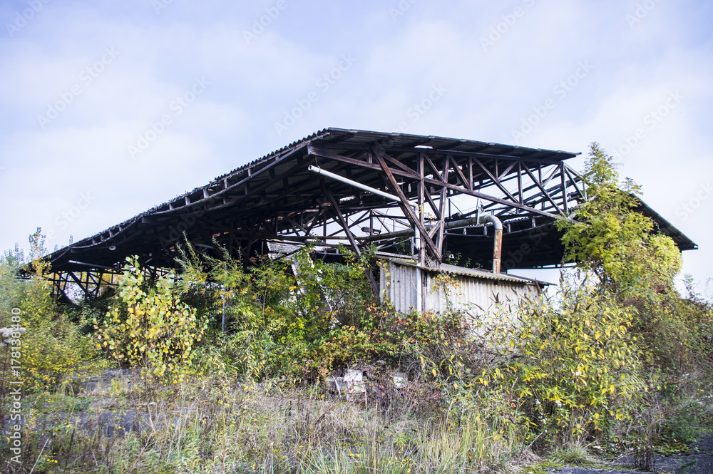 Hangar abandonné Hangar abandonné