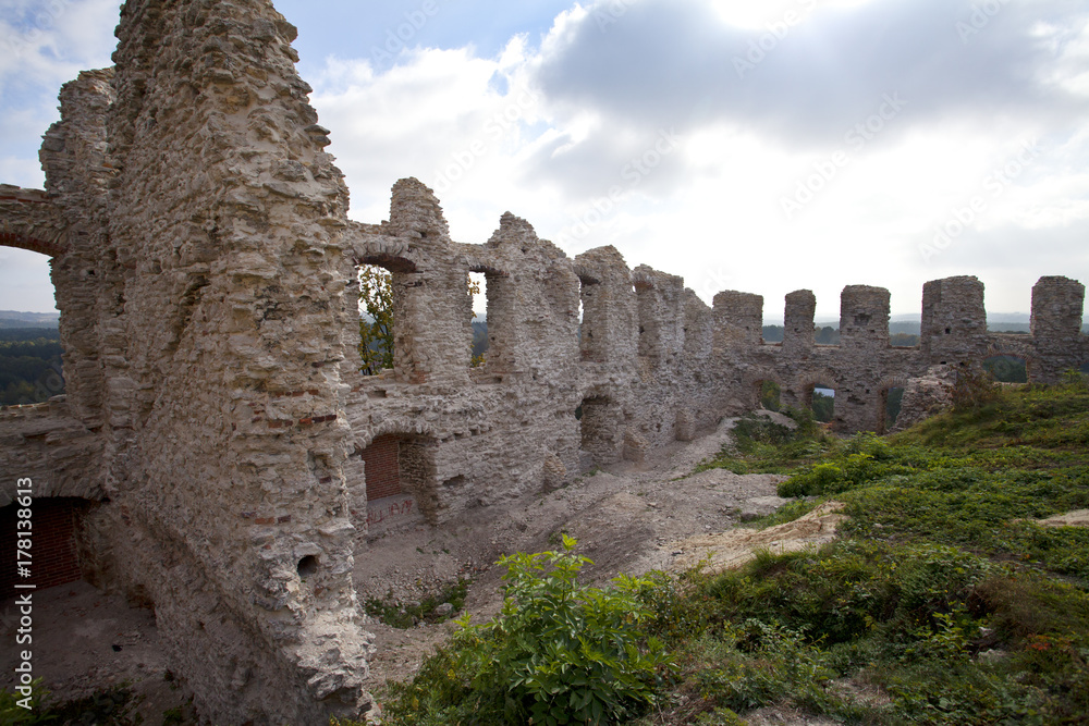 Ruiny średniowiecznego zamku w Rabsztynie
