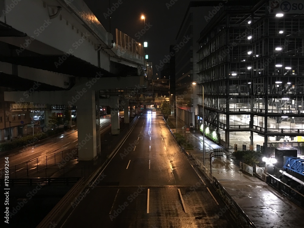 横浜東口