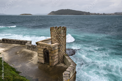 Foto Defensive tower of the Monterreal Fortress, in Baiona, Galicia, Spain
